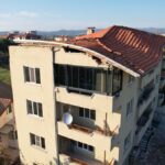 Balıkesir'de Deprem Sonrası Tahliye Edilen Binanın Çatısı Kısmen Çöktü