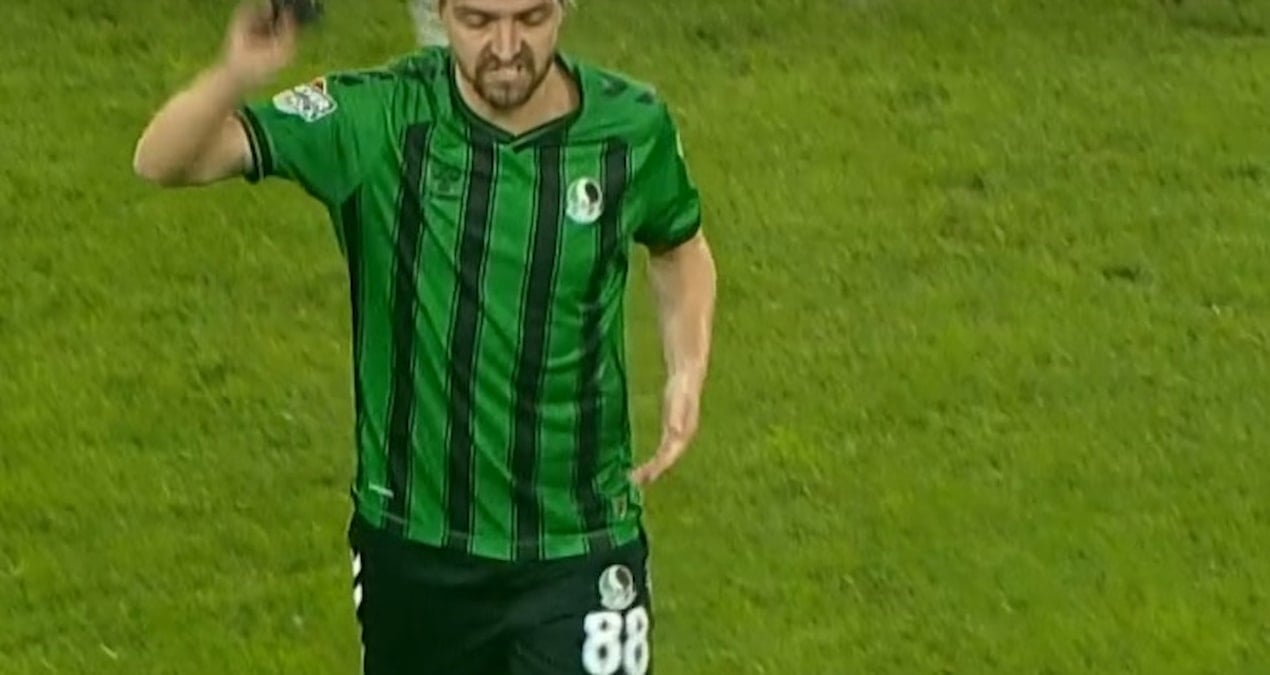 Caner Erkin, Sakaryaspor'da kariyer rekoru kırarak 3. kırmızı kartını gördü