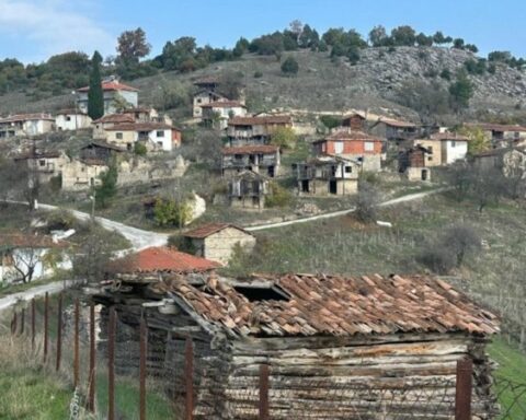Çökene köyü su sorunları nedeniyle yalnızca 4 kişiye ev sahipliği yapıyor
