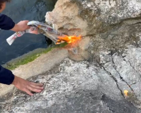 Eğirdir Gölü'nde Metan Gazı Sızıntısı Kayalıkların Alev Almasına Neden Oldu