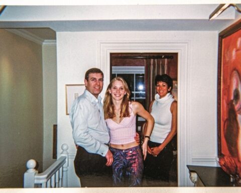 Epstein'in E-postaları: Prens Andrew'ün Açıklamaları Çelişiyor