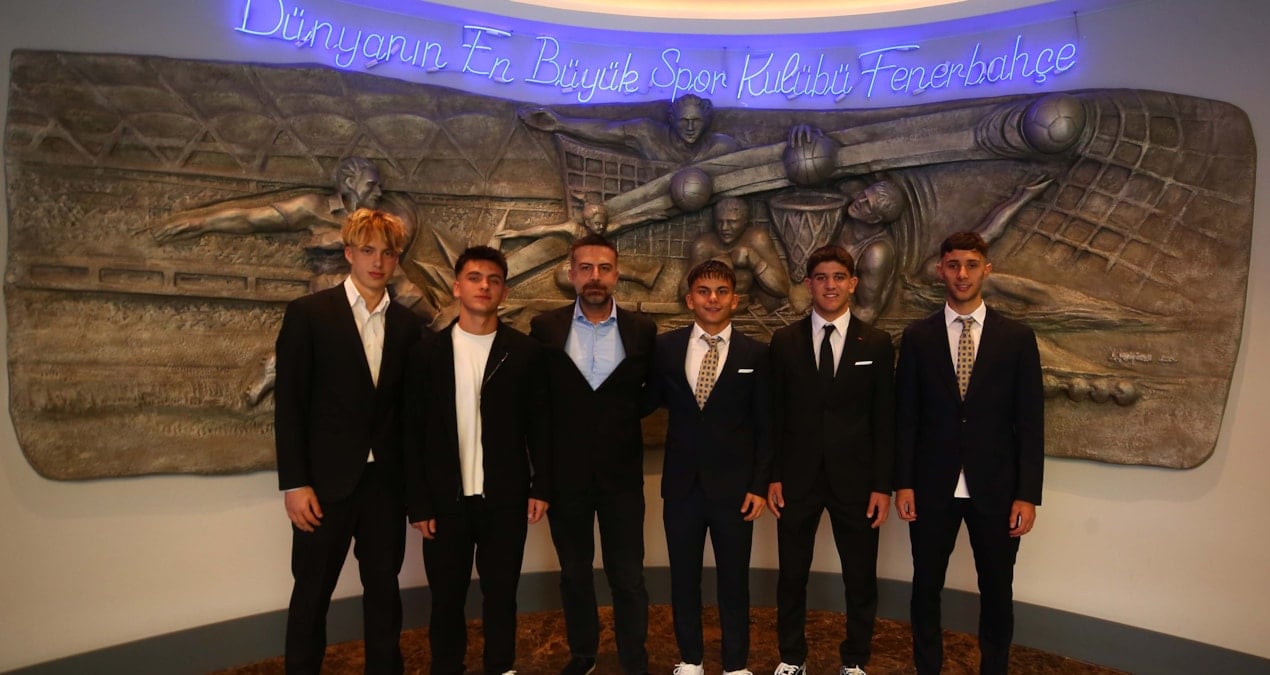 Fenerbahçe, 5 Genç Yetenekle Profesyonel Sözleşme İmzaladı