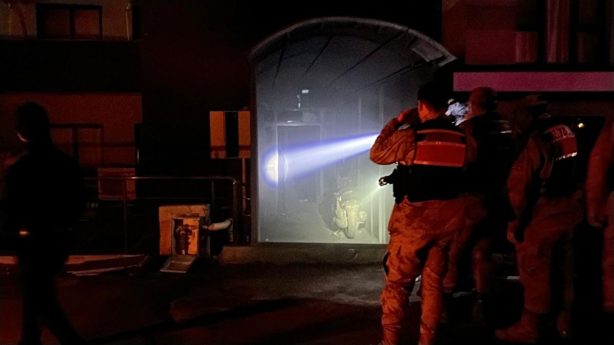 Hatay'da Oto Galeride Çıkan Yangında İki Kişi Hayatını Kaybetti, On Dört Kişi Yaralandı