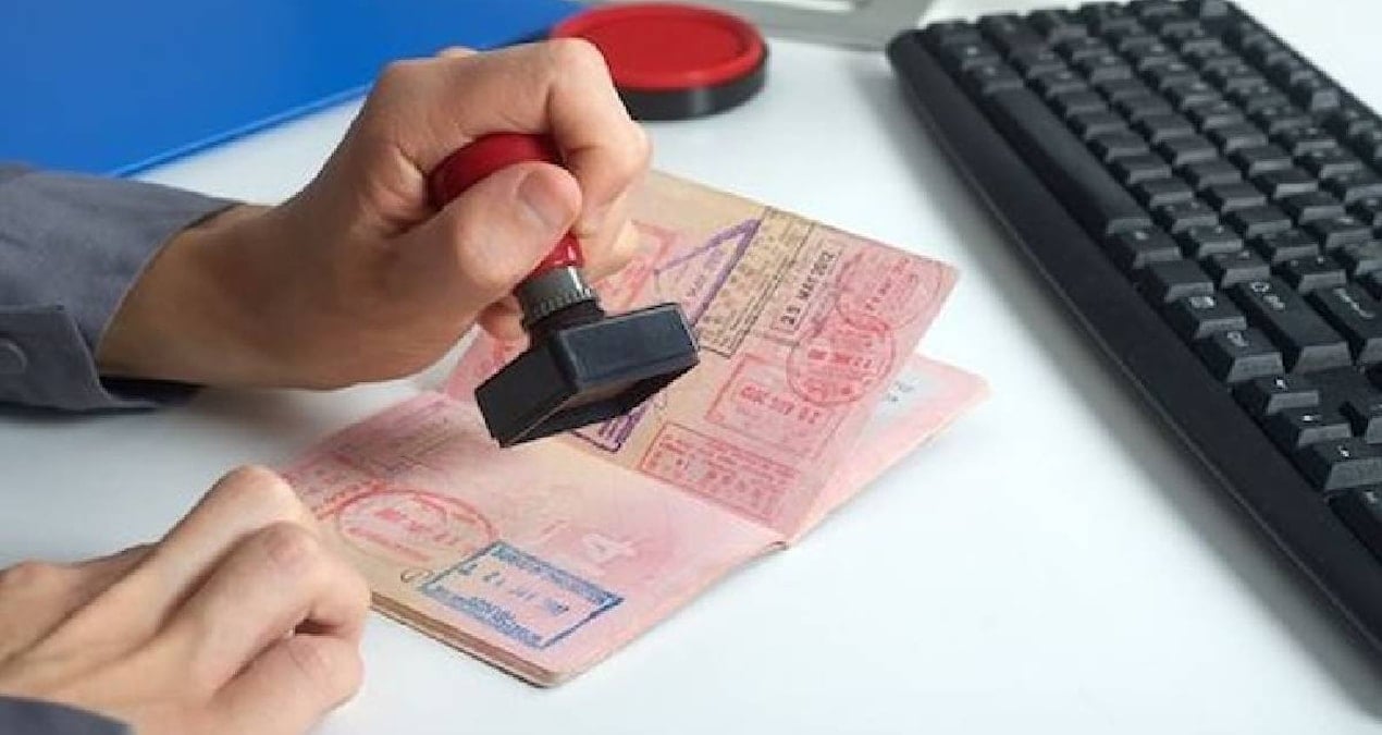 İngiltere'de Göçmenler İçin Kalıcı Oturum Süresi 20 Yıla Çıkıyor