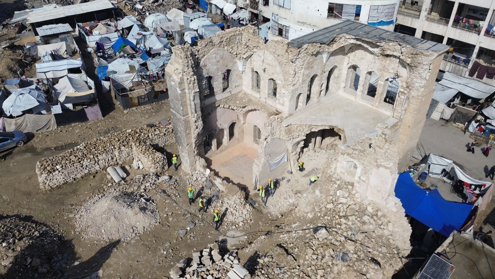 İsrail, Gazze'de Tarihi Paşa Sarayı'nı Yıkarak Kültürel Mirası Yok Ediyor