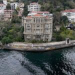 İstanbul Boğazı'ndaki Zeki Paşa Yalısı yeniden satışa sunuldu.