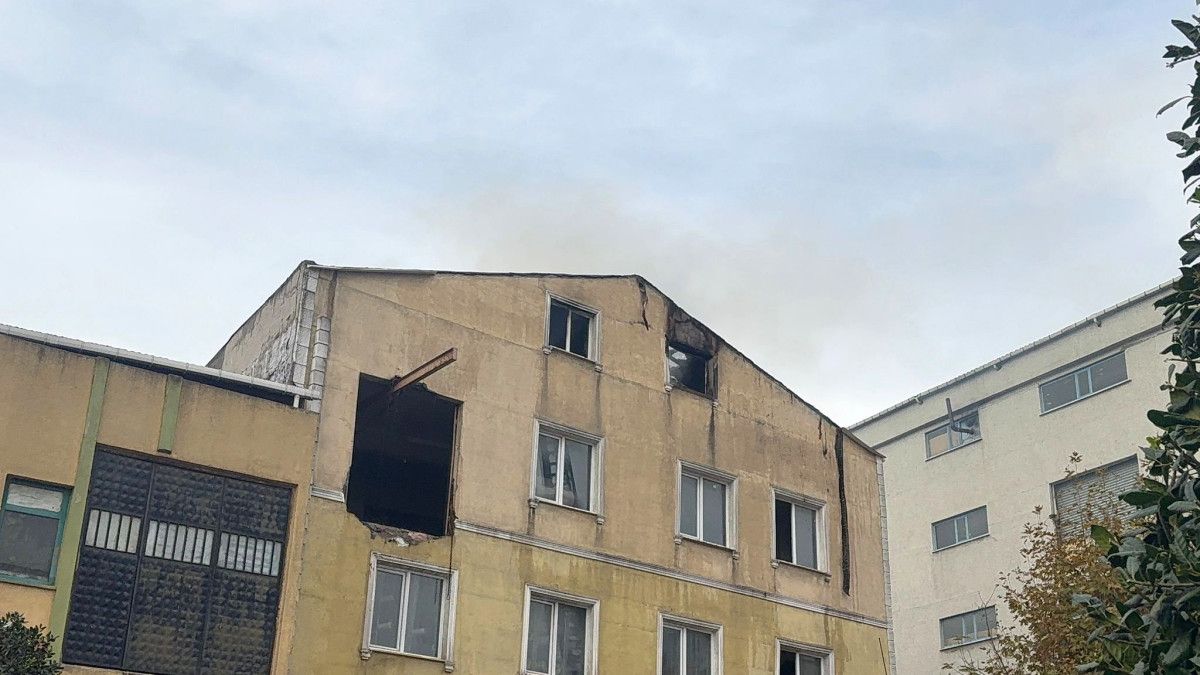 İstanbul'da Tekstil Fabrikasında Yangın: Can Kaybı Yok, Maddi Hasar Var