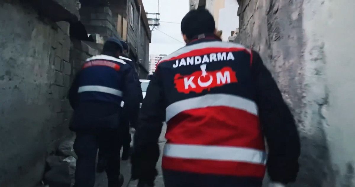 Jandarma 7 İlde 8 Suç Örgütüne Yönelik Operasyon Gerçekleştirdi, 64 Şüpheli Yakalandı
