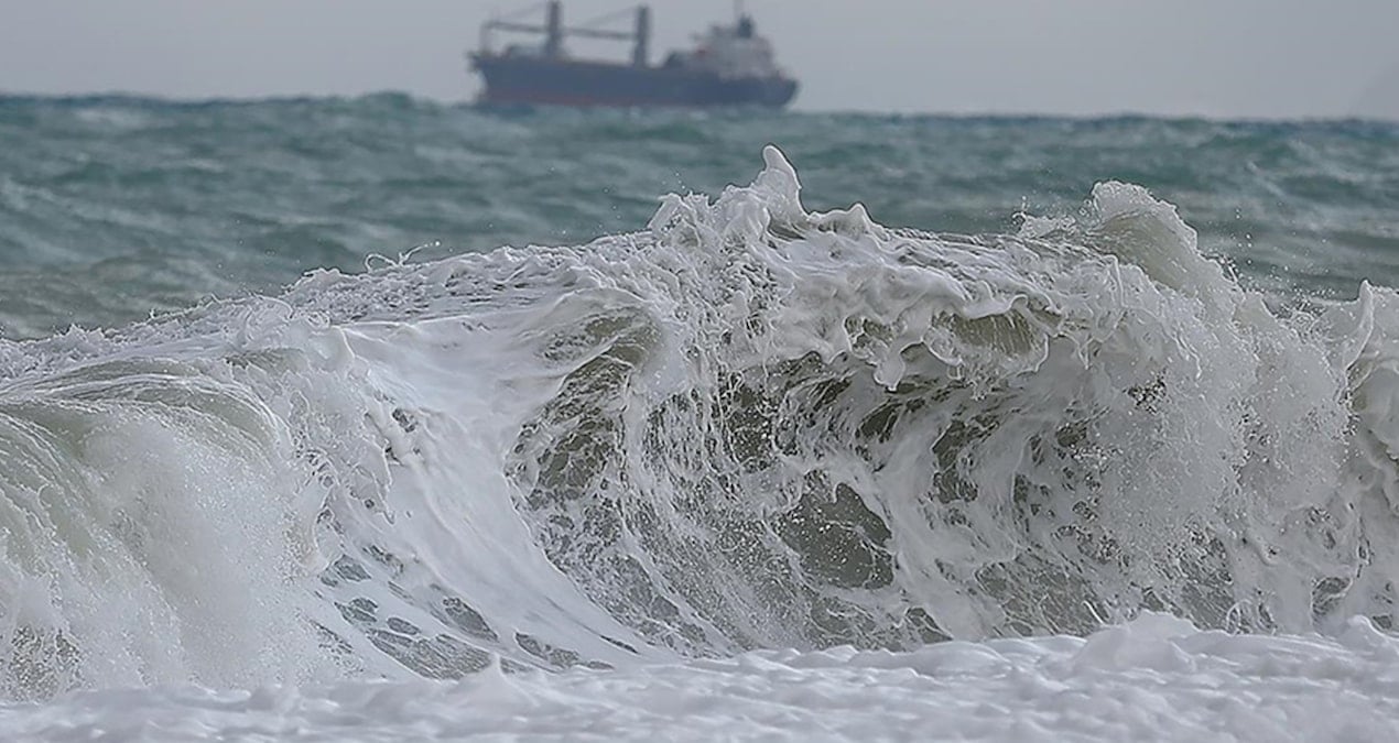 Japonya'da 6.8 büyüklüğündeki depremin ardından tsunami uyarısı verildi
