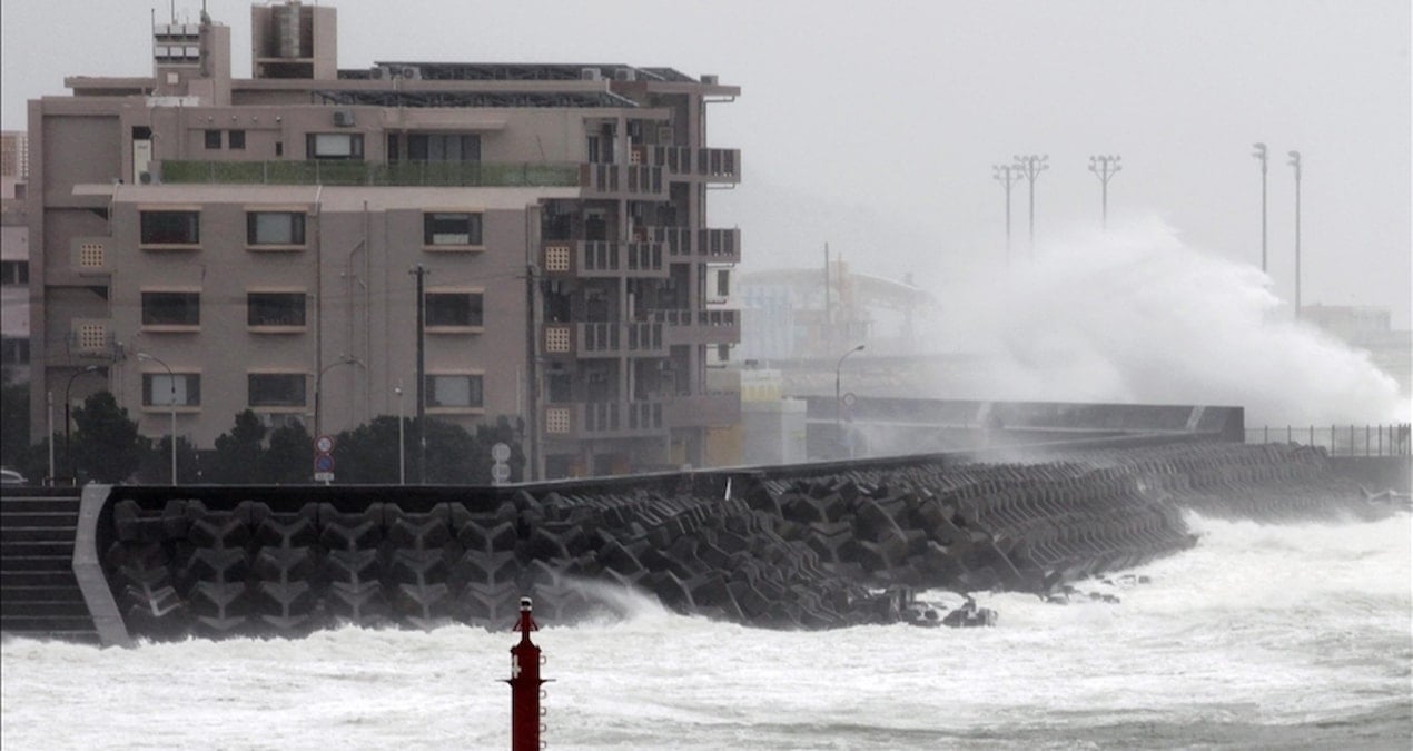 Japonya’da 6,8 büyüklüğündeki depremin ardından tsunami uyarısı yapıldı