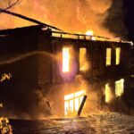 Karabük'te İki Katlı Ahşap Evde Yangın Çıktı, Ekipler Söndürme Çalışmalarına Devam Ediyor