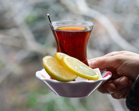 Kuzguncuk'taki Kafeye "Limon Ücreti" Nedeniyle 38 Bin Lira Ceza Kesildi