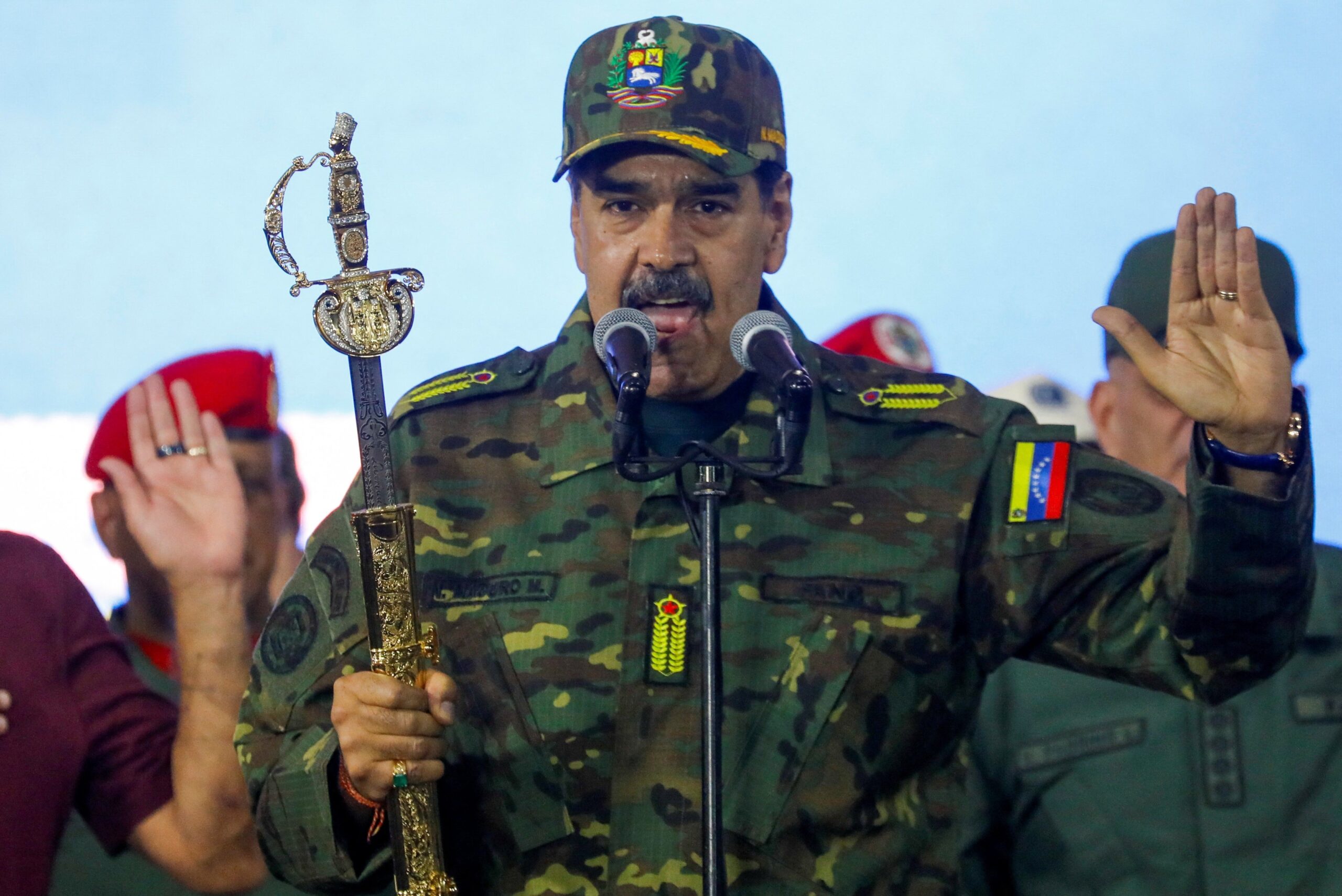 Maduro, ABD Askeri Tehditlerine Rağmen Ülkesinde Kalmanın Güvencesinde