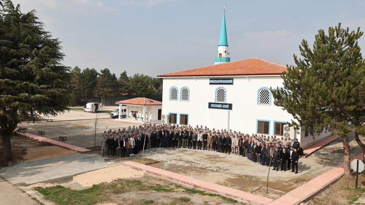 Merzifon 5'inci Ana Jet Üssü'nde Mehmetçik Camii ibadete açıldı