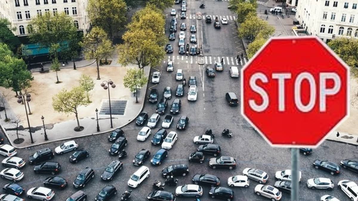 Paris'te Dur İşareti Olmadan Trafik Yönetimi: Yeni Yaklaşımlar ve Güvenlik Önlemleri