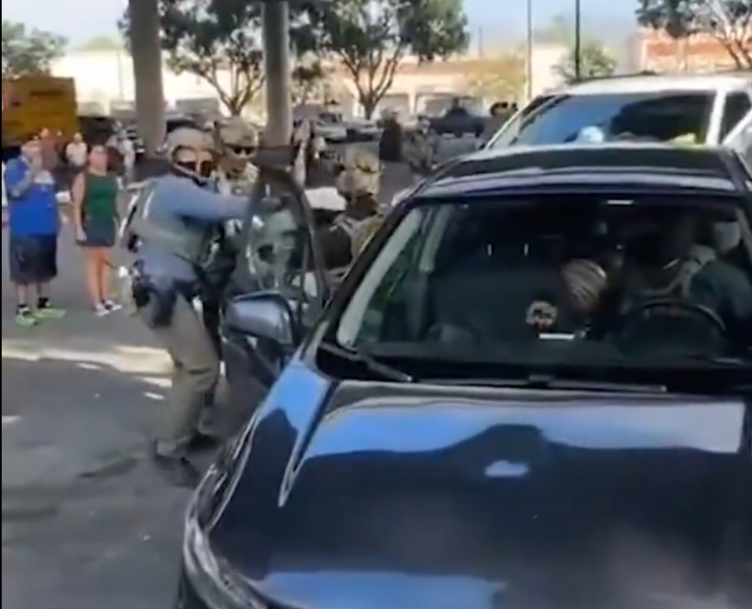 Polis, Gözaltına Alınan Adamın Bebeğini Arabasından Alarak Kaçırdı