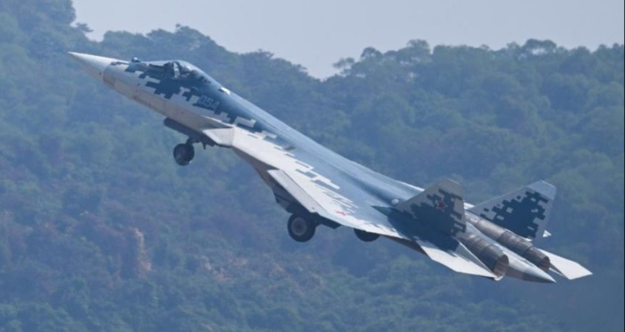 Rusya'nın Karelya Bölgesi'nde Su-30 Savaş Uçağı Düştü