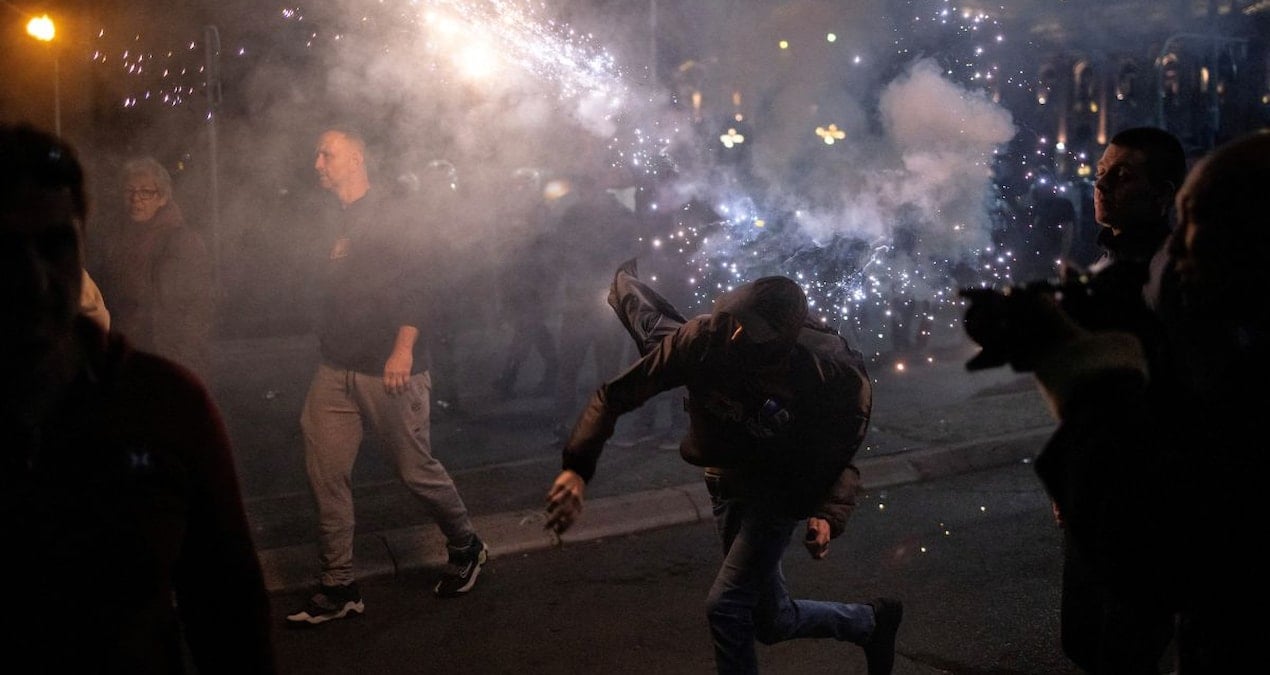 Sırbistan'da Çatışmalar: Muhalefet Yolsuzluk İddialarını Gündeme Getirdi