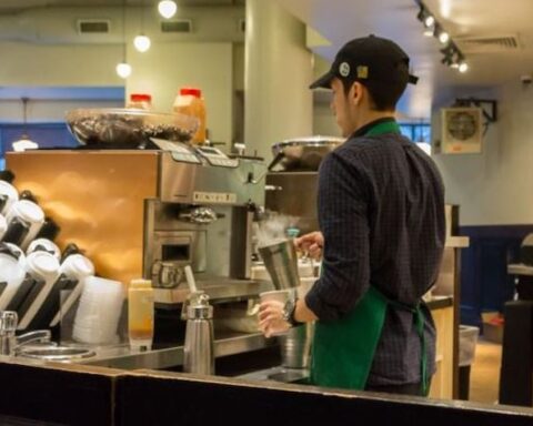Starbucks çalışanları 40 şehirde grev için hazırlanıyor; toplu sözleşme görüşmeleri tıkanmış durumda