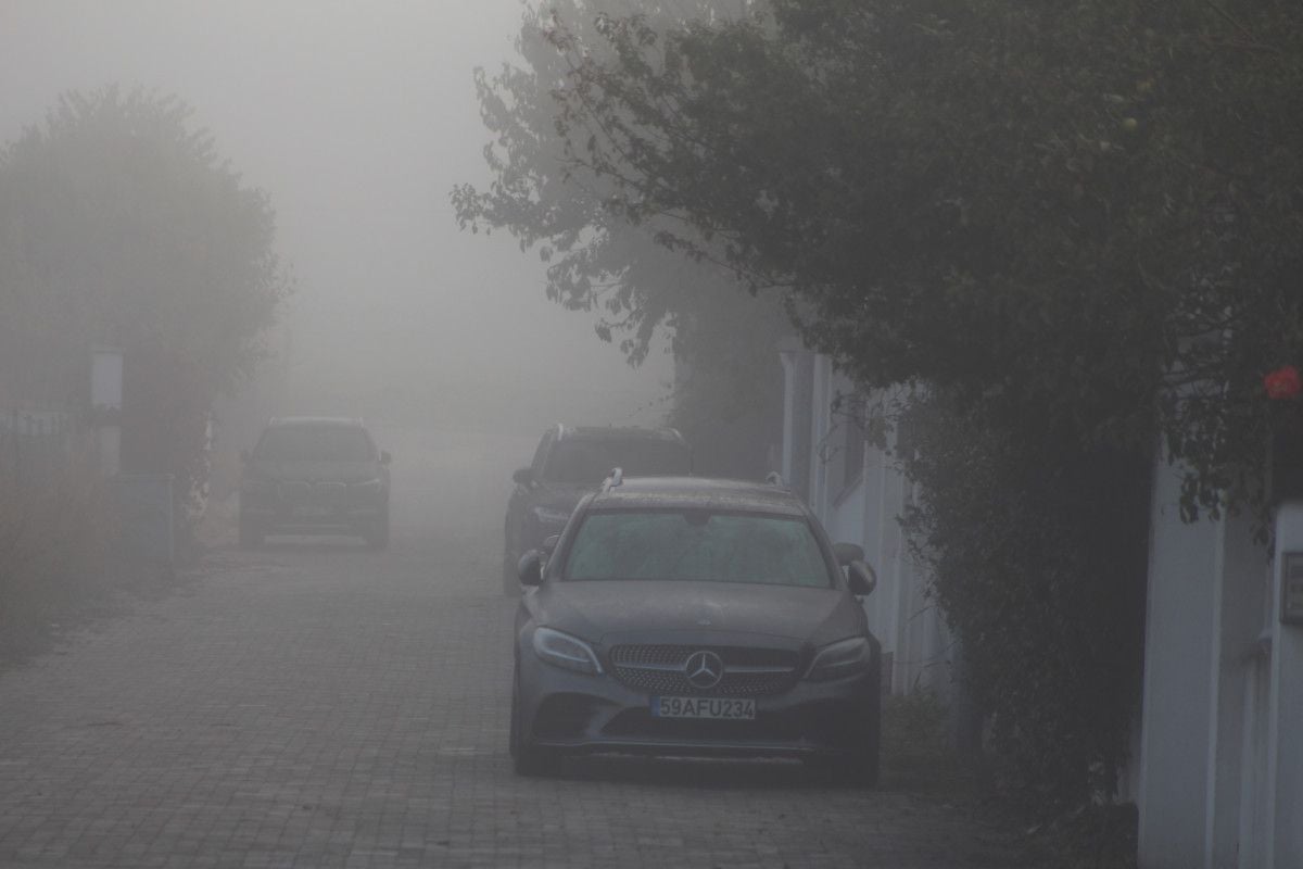 Tekirdağ'da Yoğun Sis Görüş Mesafesini 20 Metreye Düşürdü