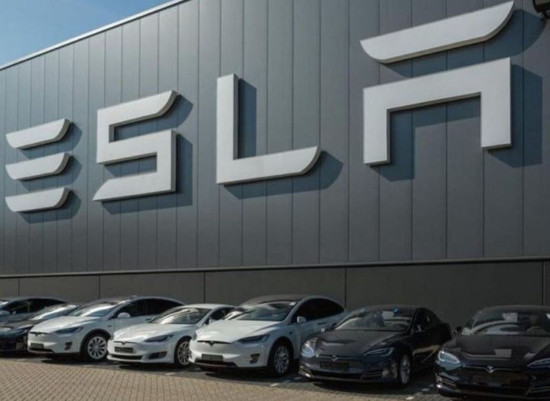 Tesla, Çin Pazarında Menzil Rekoru Kıran Yeni Model Y'yi Tanıttı