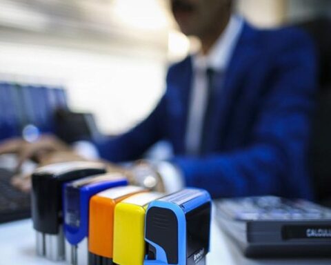 Ticaret Bakanlığı 2025'te 95 personel alacak: Başvuru tarihleri ve şartları belirlendi