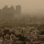 Yeni Delhi'de Zehirli Hava Kirliliği Alarmı: İnşaatlar Yasaklandı