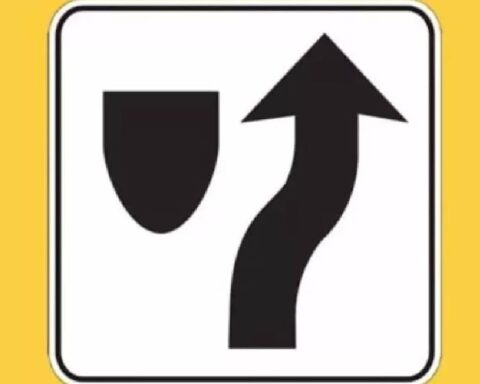 Yeni trafik levhası yayaların güvenliği için önemli bir adım oluşturuyor