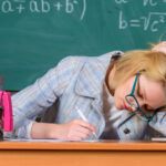 Rusya’nın bölgelerinde öğretmenlik: üç kuruş için “kürek mahkûmiyeti”