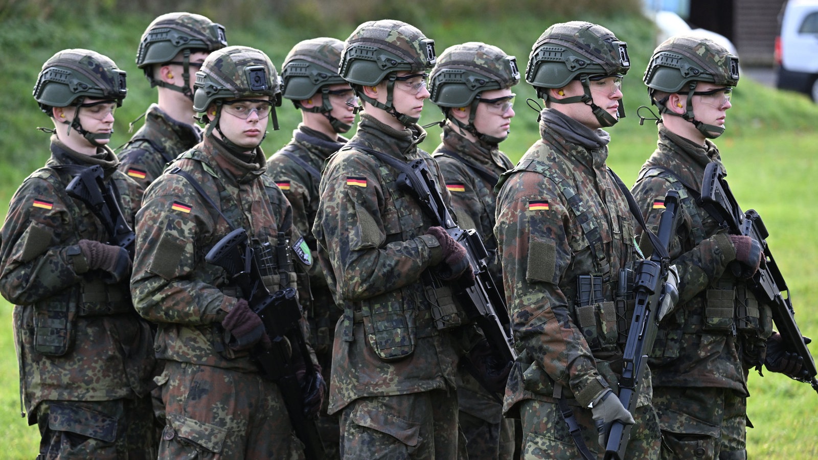 Almanya’da sahte asker çağrısı videosu paniğe yol açıyor