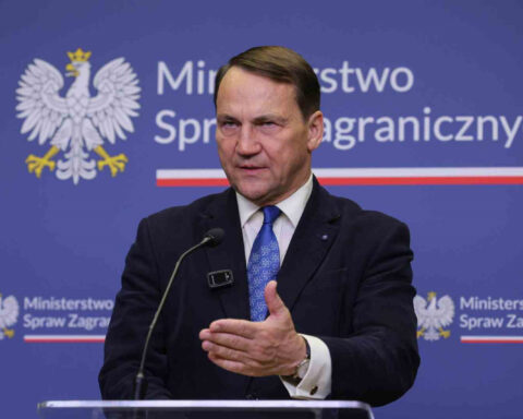 Polonya içişleri bakanı, aşırı sağcı partiyi Rusya yanlısı söylemler nedeniyle yasaklama uyarısı yaptı