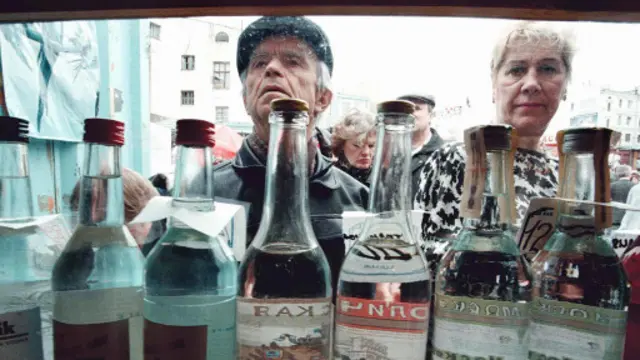 Rusya’da yeni alkol vergileri halkı gölge piyasaya itiyor