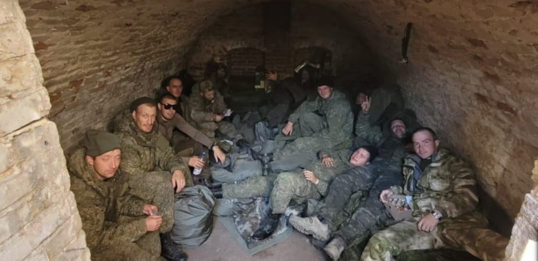 Ukrayna’da savaşmayı reddeden Rus askerlerinin gizli bodrumlarda tutulduğu ortaya çıktı