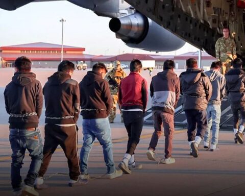 ABD, İranlı Vatandaşlarını Sınır Dışı Etmeye Başladı