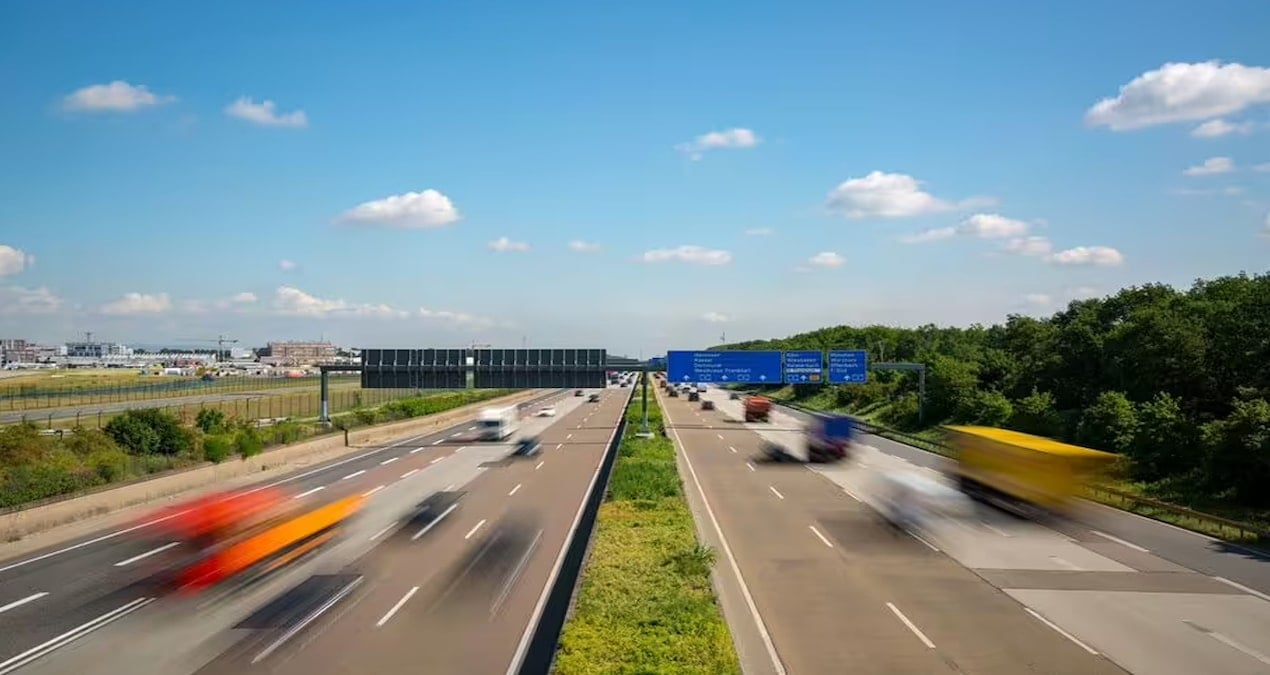Almanya'nın Autobahn'ında hız sınıırlı yolların riski artırdığı vurgulanıyor