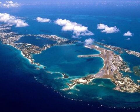 Bermuda Adası'nın Altında 20 Kilometre Kalınlığında Dev Kaya Katmanı Keşfedildi