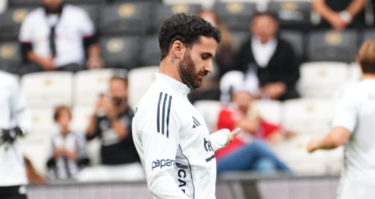 Beşiktaş taraftarından Rafa Silva'ya protesto hareketi