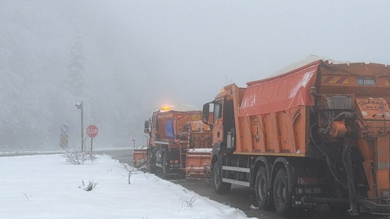 Bolu Dağı'nda Kar Ve Sis, Sürücüleri Zorluyor