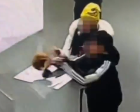 Çocuğun Sakarlığı Altın Tacın Hasarına Yol Açtı, Maliyeti 2.4 Milyon TL