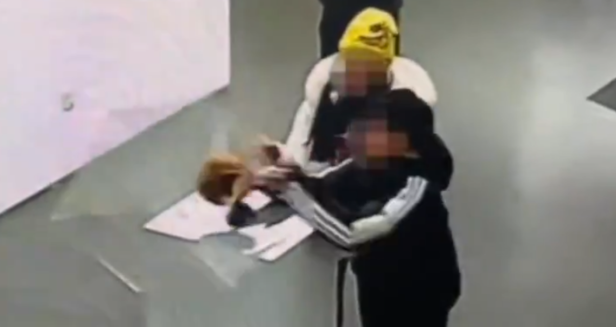 Çocuğun Sakarlığı Altın Tacın Hasarına Yol Açtı, Maliyeti 2.4 Milyon TL