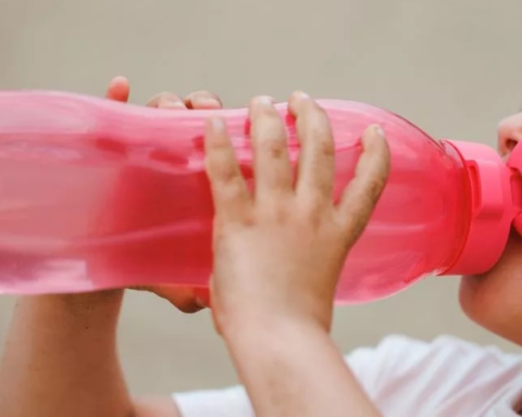 Ebeveynlerden Su Şişelerini Kontrol Etmeleri İstenen Küf Uyarısı