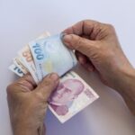 Emeklilerin Ocak 2026'da zam riskiyle karşı karşıya kalabileceği belirtiliyor