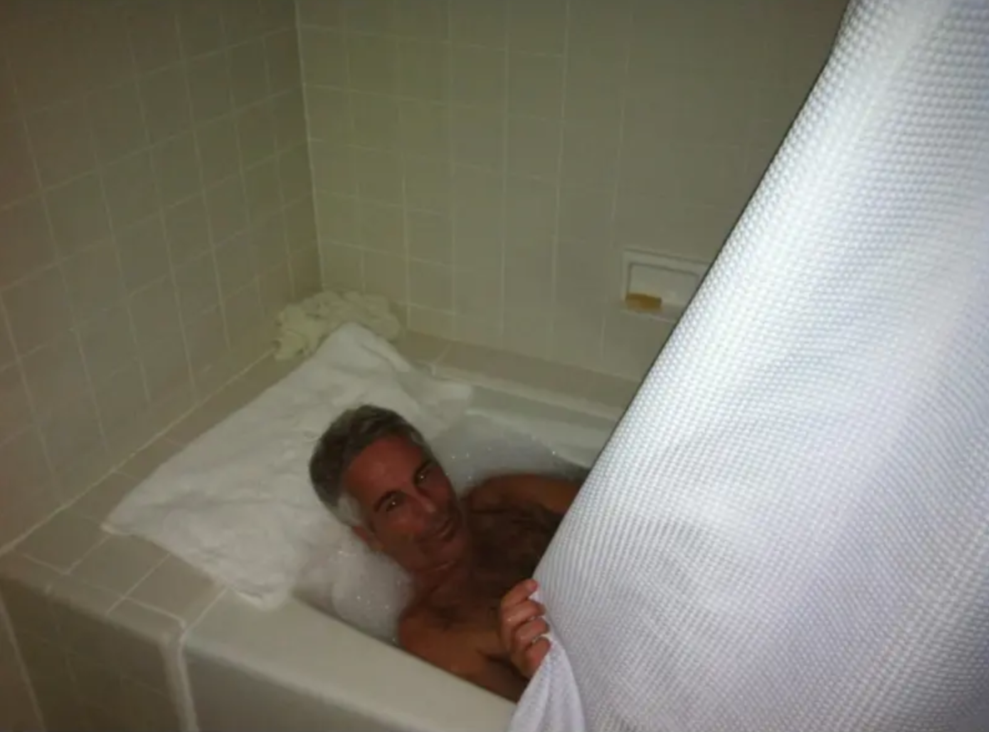 Epstein dosyalarındaki Trump kondomları ve dikkat çeken detaylar