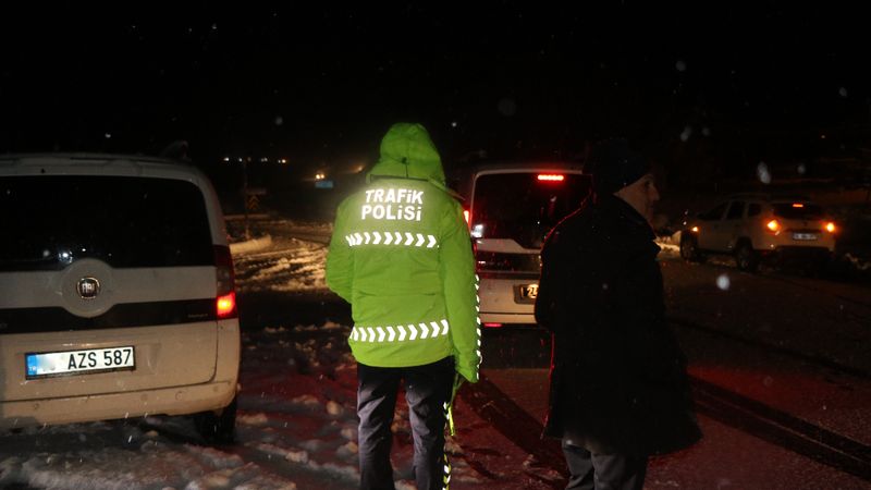Erzincan'da Yoğun Tipi Nedeniyle İki Ana Yol Trafiğe Kapandı