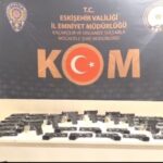Eskişehir'de Oto Kurtarma Araçında 480 Tabanca ve Binlerce Silah Parçası Ele Geçirildi