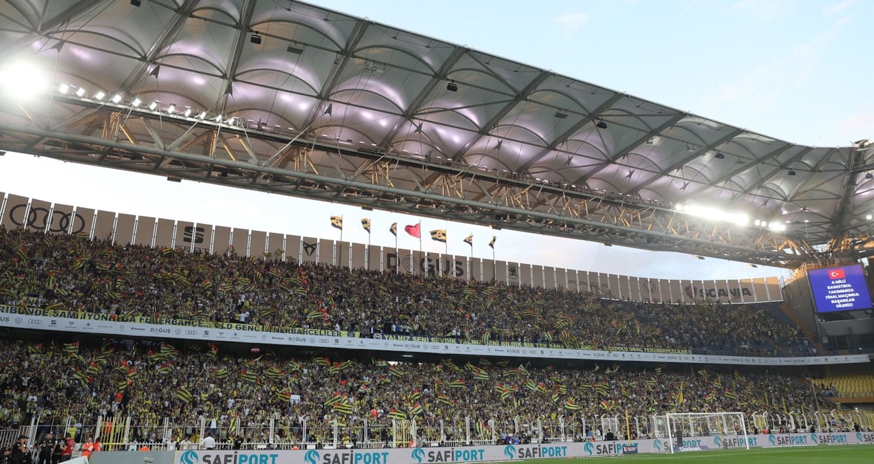 Fenerbahçe ve Galatasaray, Kadın Futbol Süper Ligi Derbisinde Chobani Stadı'nda Karşılaşacak