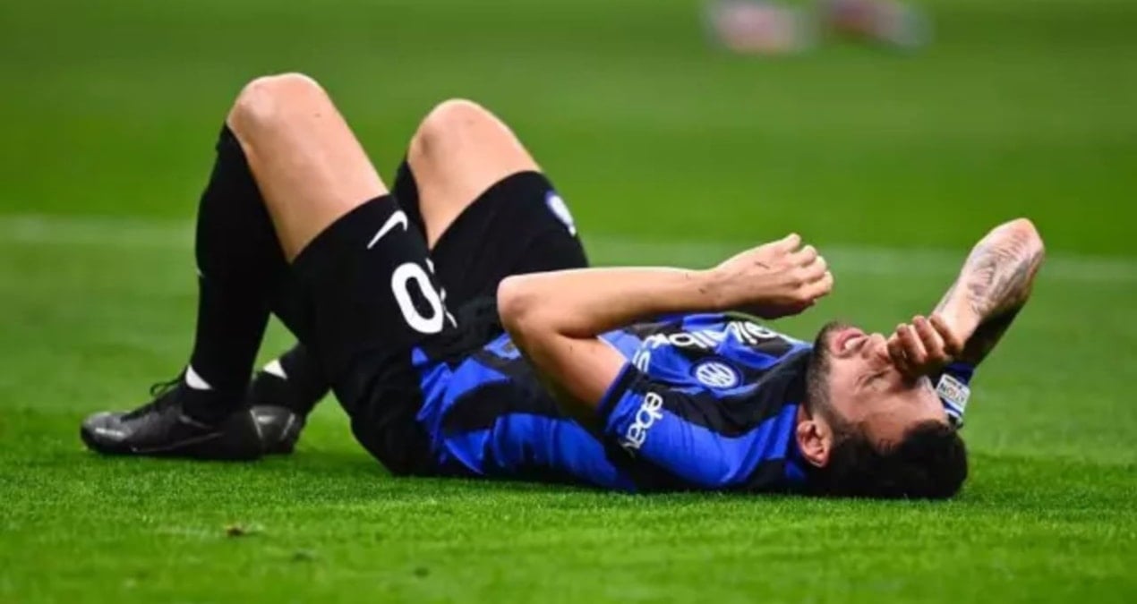 Hakan Çalhanoğlu, Liverpool Maçında Sakatlandı; Endişe Verici Durum Bekleniyor