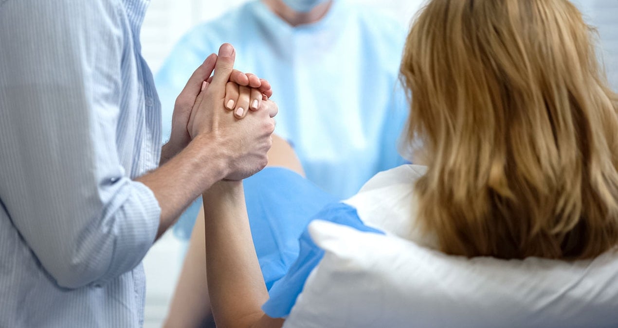 Hastaneye Karın Ağrısıyla Giden Kadın, Dokuz Aylık Hamile Olduğunu Öğrendi