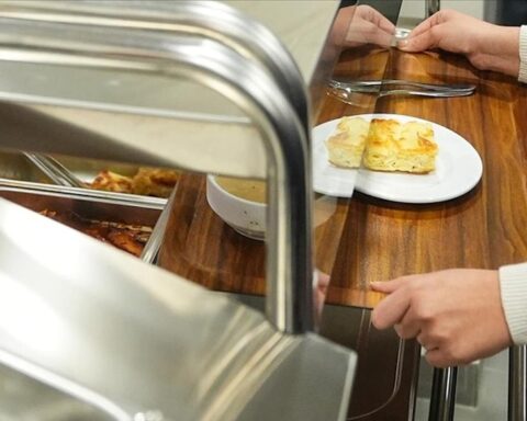 İBB Meclisi'nde yemek fiyatlarına büyük zam önerisi kabul edildi