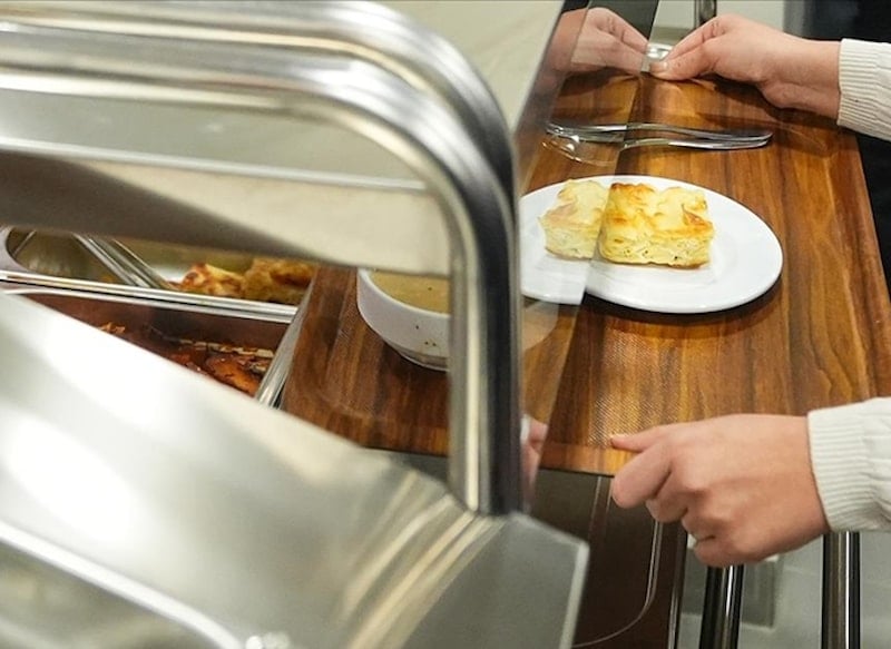 İBB Meclisi'nde yemek fiyatlarına büyük zam önerisi kabul edildi